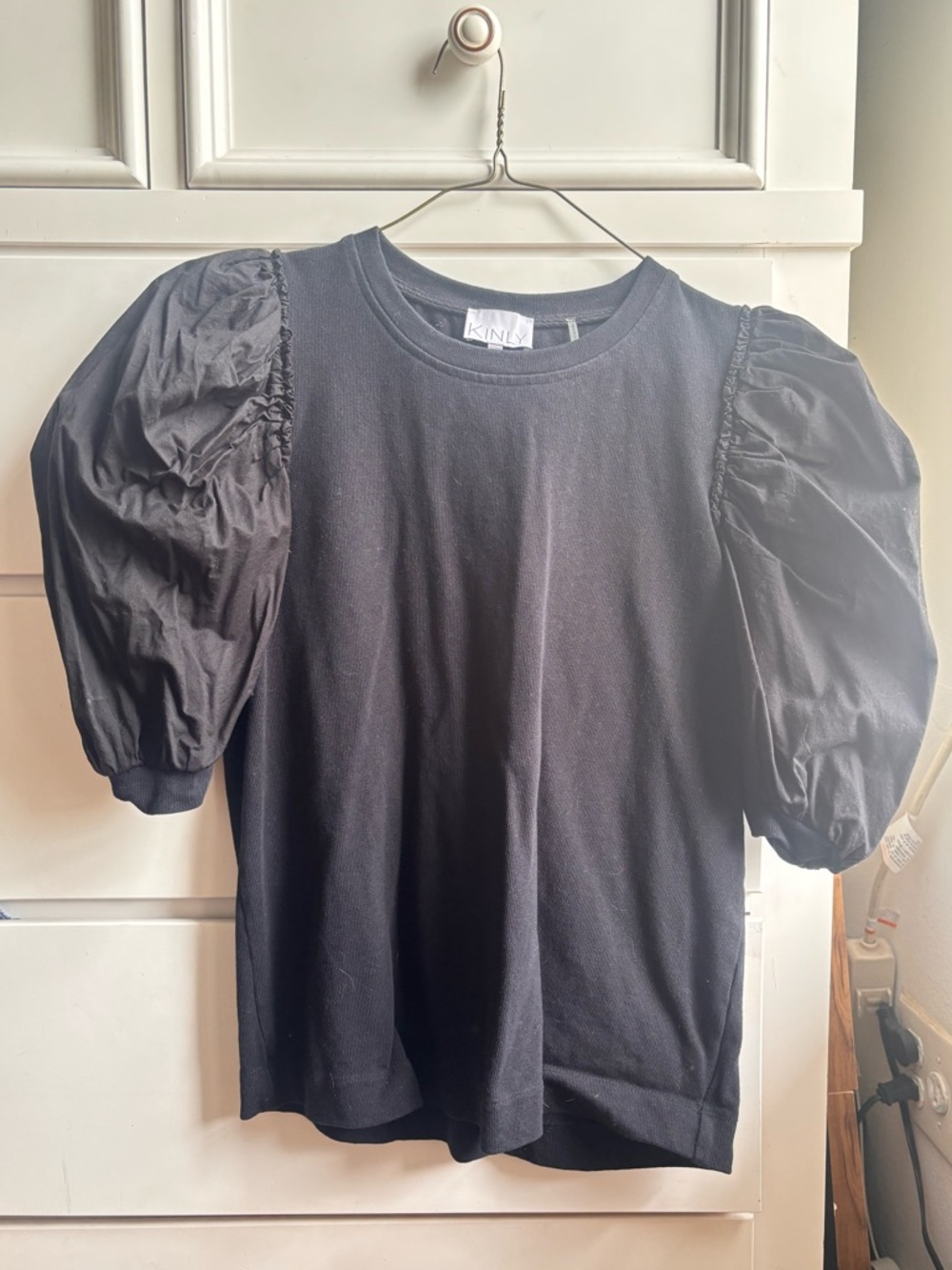 black puff sleeve top